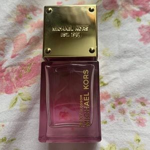 Michael Kors Sexy Blossom perfume